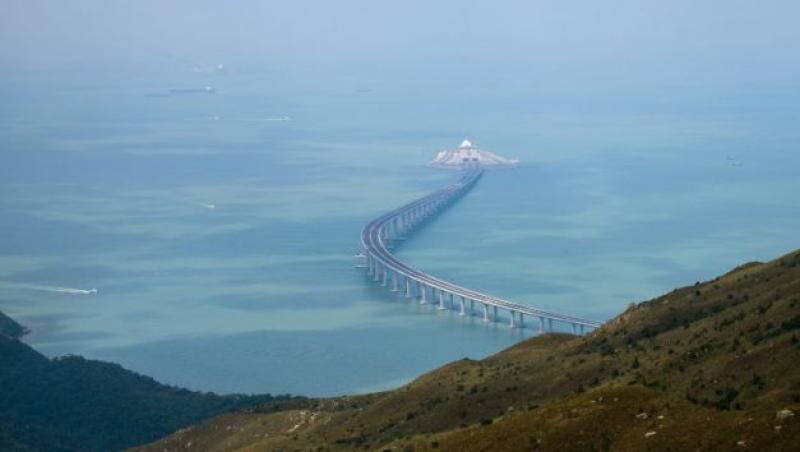 La noi când?! Cel mai lung pod maritime din lume a fost inaugurat în China. De la o călătorie de patru ore, timpul este redus la sub 40 de minute