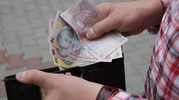 Vești bune pentru rom&acirc;ni! Crește SALARIUL MINIM! C&acirc;ți bani vor &icirc;ncasa persoanele cu studii superioare și c&acirc;ți bani vor primi cele cu studii medii