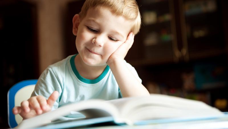 Medic neurolog: Îmi spun unii părinți: „Îl învăț pe fiul meu de doi ani să citească!” Iar eu răspund: „Ei bine, ești un prost!”