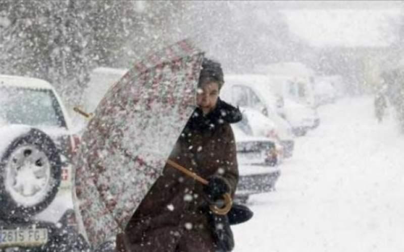 ZĂPADĂ &icirc;n Rom&acirc;nia! NINGE de-a binelea! Ce se va &icirc;nt&acirc;mpla cu vremea &icirc;n următoarele zile - VIDEO