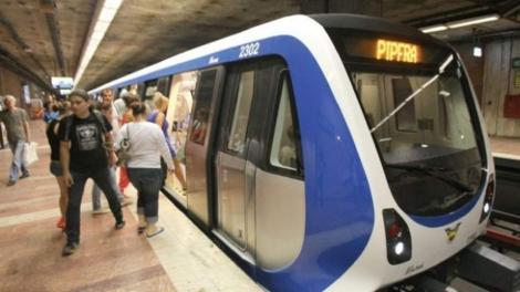 Clipe de GROAZĂ la metroul din București! Un bărbat a scos un PISTOL
