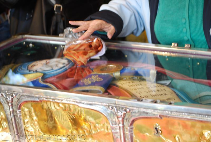 A &icirc;nceput pelerinajul de Sf&acirc;ntul Dumitru, &icirc;n Capitală. Ce e interzis să faci p&acirc;nă pe 27 octombrie, &icirc;n zi de mare sărbătoare