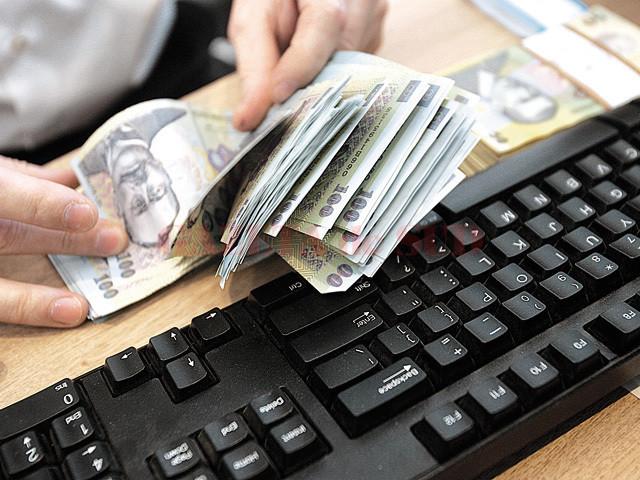 Lovitură pentru cei cu credite la bancă! Ratele rom&acirc;nilor cresc din nou