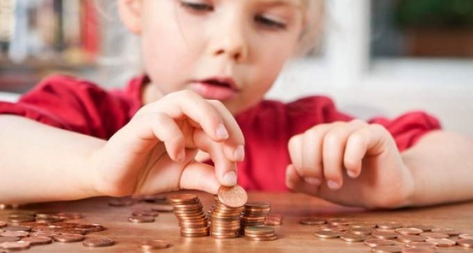 S-a votat! Alocațiile copiilor și ajutoarele sociale vor fi micșorate. Mii de rom&acirc;ni afectați de noua lege