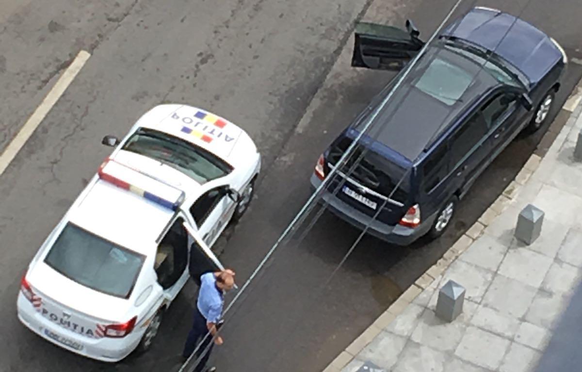 Atac s&acirc;ngeros &icirc;n parcarea unui mall! Doi bărbați au fost &icirc;njunghiați. Ce se &icirc;nt&acirc;mplă cu atacatorii?