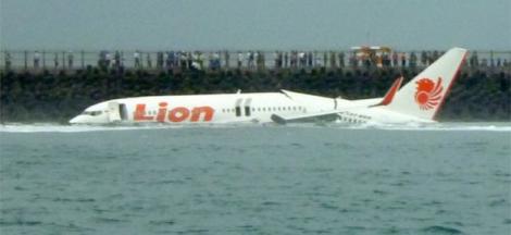 Un avion cu 189 de pasageri, între care doi bebeluși și un copil, s-a prăbușit în Indonezia! Nu se știe dacă există supraviețuitori