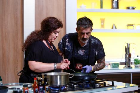Premiera sezonului 6, diseară, de la 20:00! Un Italian și soția sa româncă își declară război culinar la ”Chefi la cuțite”