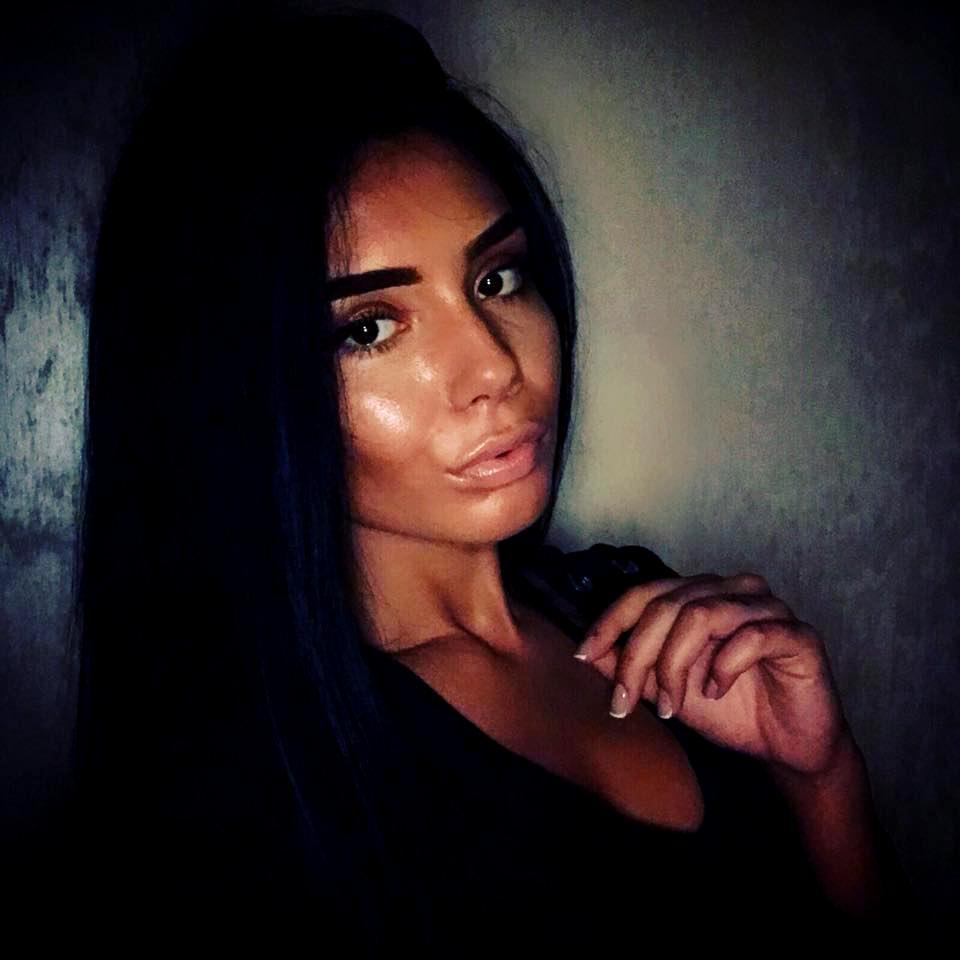 Părinţii au trăit şocul vieţii: Fiica lor a fost găsită pe un site de escorte! Era dată &icirc;n urmărire de Poliţia Rom&acirc;nă de mai bine de o lună