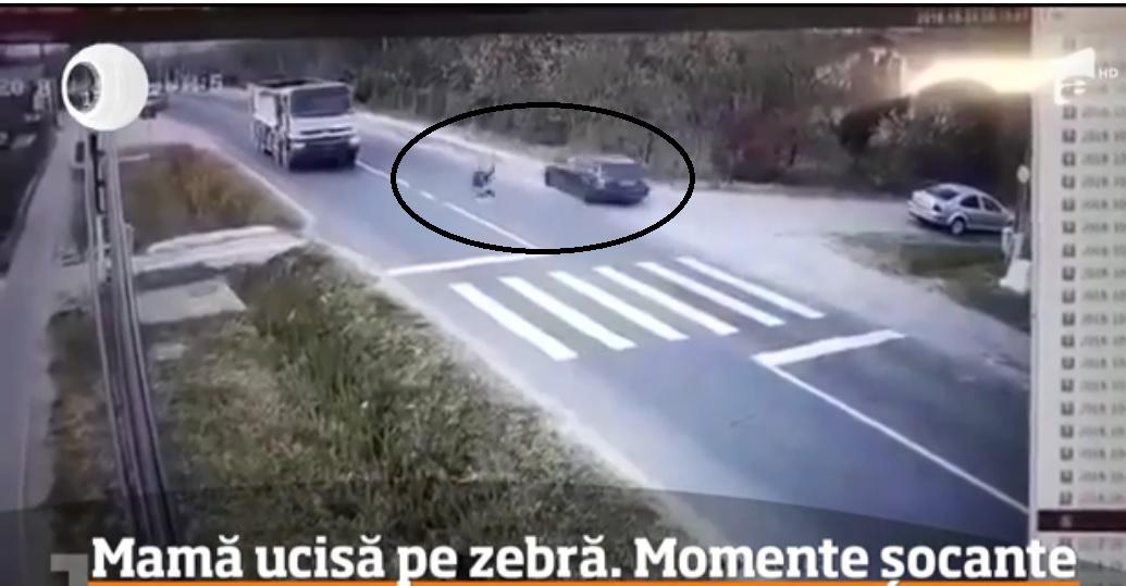 Video șocant! O mamă a fost izbită &icirc;n plin de o mașină, pe trecerea de pietoni. Momentul impactului a fost filmat!