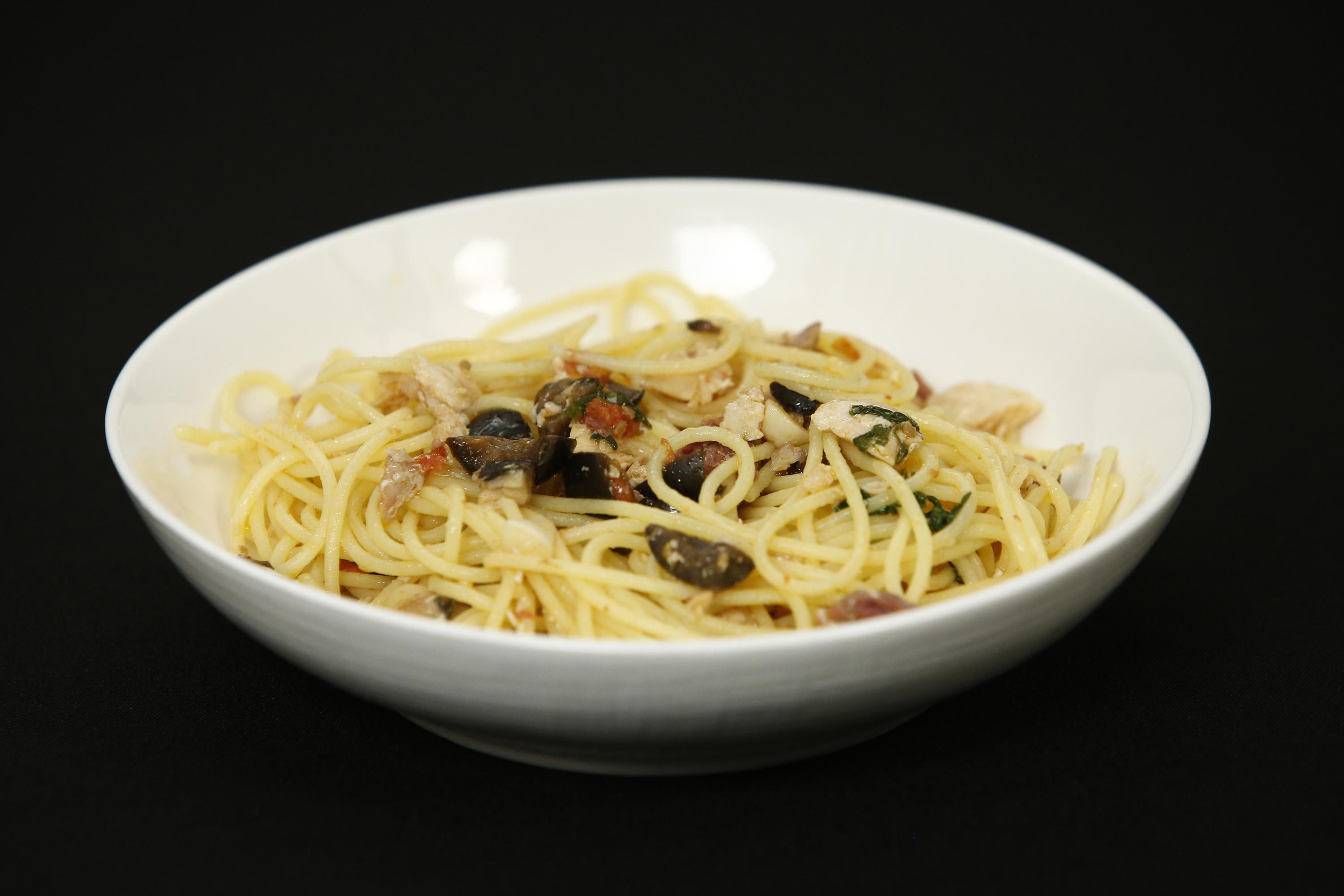 Spaghete cu pește spadă. O rețetă simplă și gustoasă!
