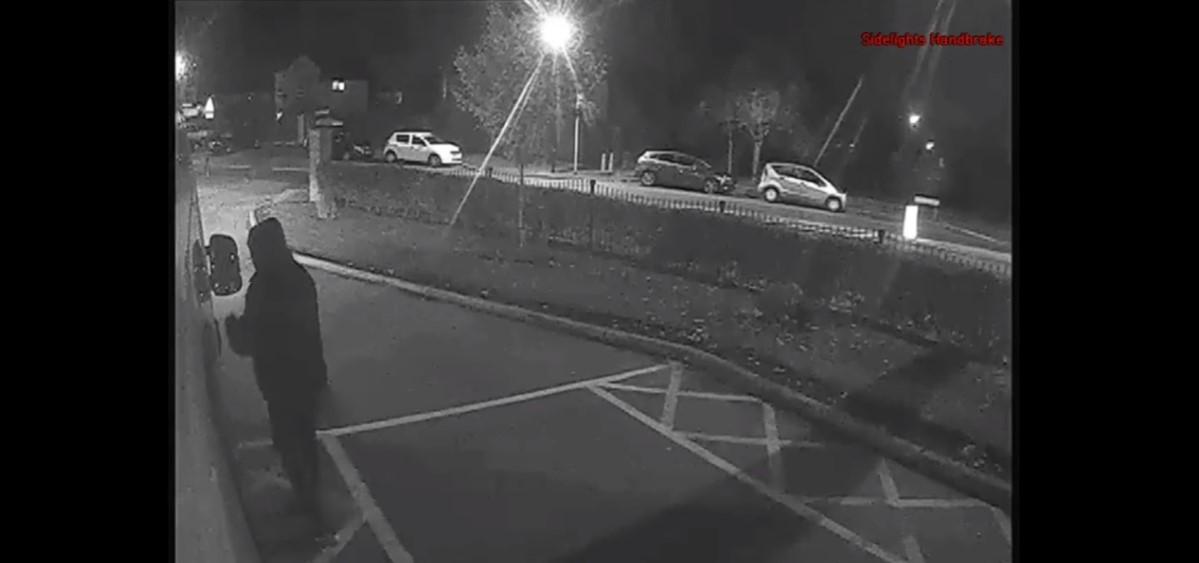 Video REVOLTĂTOR! Ce făcea un bărbat &icirc;n timp ce medicii se luptau să salveze viața unui om