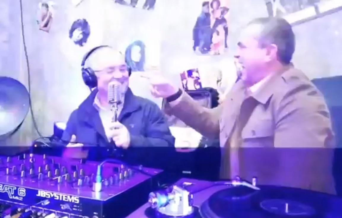 &Icirc;ncearcă să nu leșini de r&acirc;s! Un fost prim-ministru rom&acirc;n fredonează &bdquo;Like a Virgin&rdquo; și &bdquo;Material Girl&rdquo;, pe post de DJ &ndash; VIDEO VIRAL