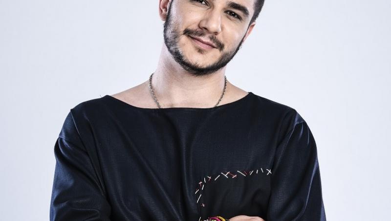 Marți, de la ora 20.00, la Antena 1. Vlad Drăgulin îi dăruiește un talisman norocos unui fost concurent „X Factor”