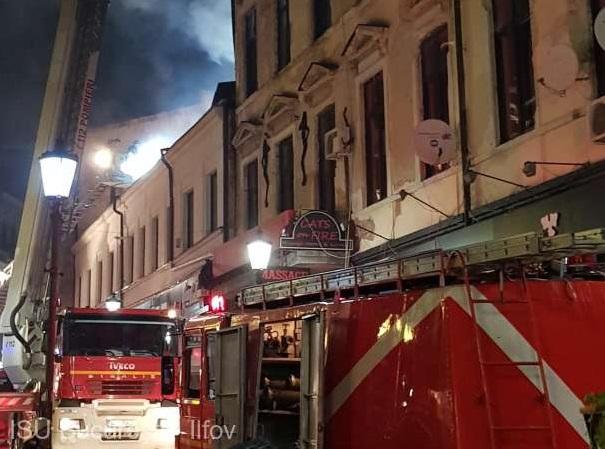 INCENDIUL din Centrul Vechi al Capitalei a lăsat 17 oameni fără adăpost! Ce se va &icirc;nt&acirc;mpla cu ei
