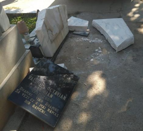 „Vino, Doamne, să vezi!” Au vandalizat piatra de mormânt a unui URIAȘ artist român! El a prezis că se va întâmpla asta! - FOTO