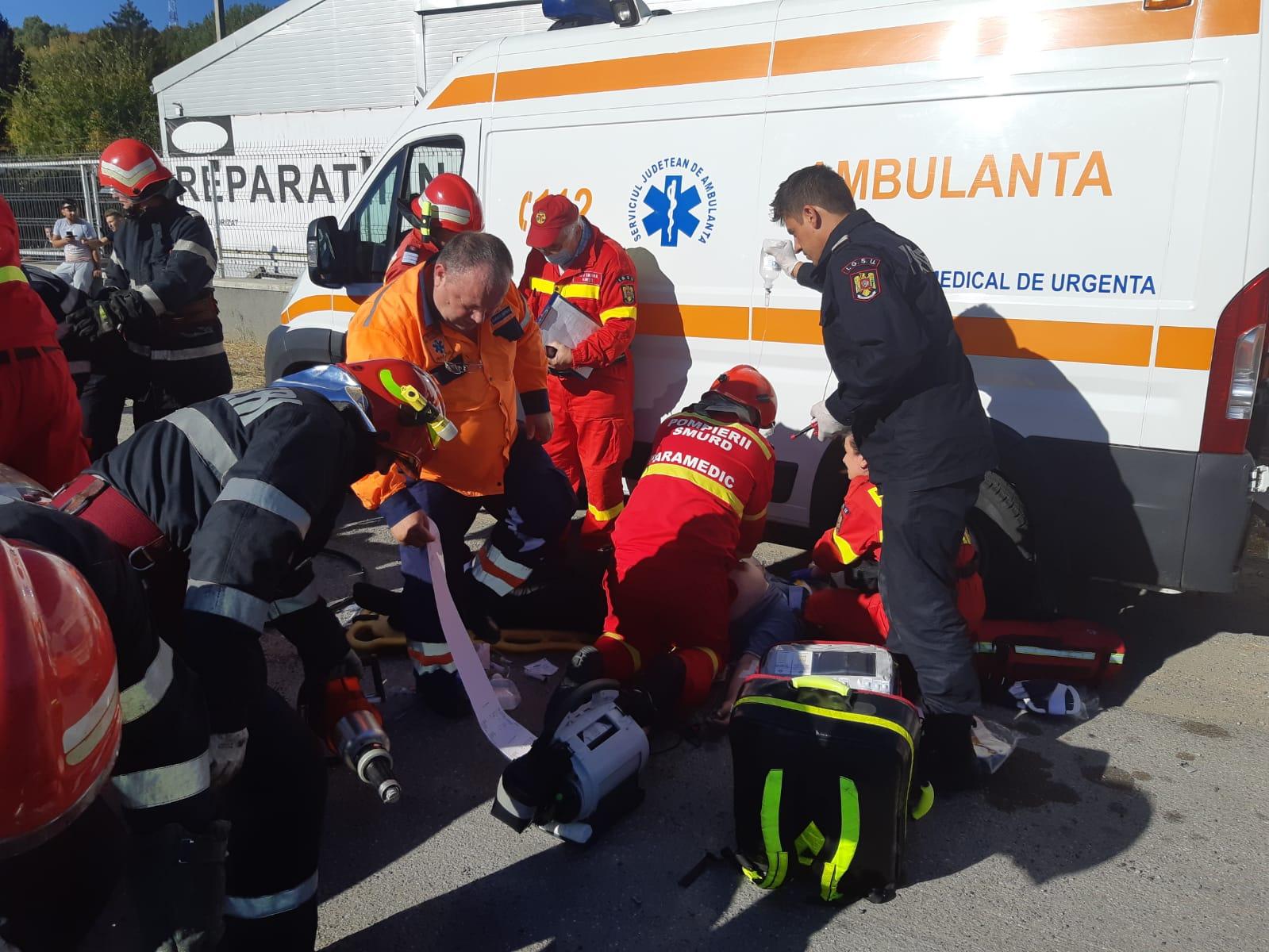 ULTIMĂ ORĂ! Doi MORȚI şi un RĂNIT &icirc;n urma unui accident produs &icirc;n apropiere de Ploiești! Circulația este DEVIATĂ