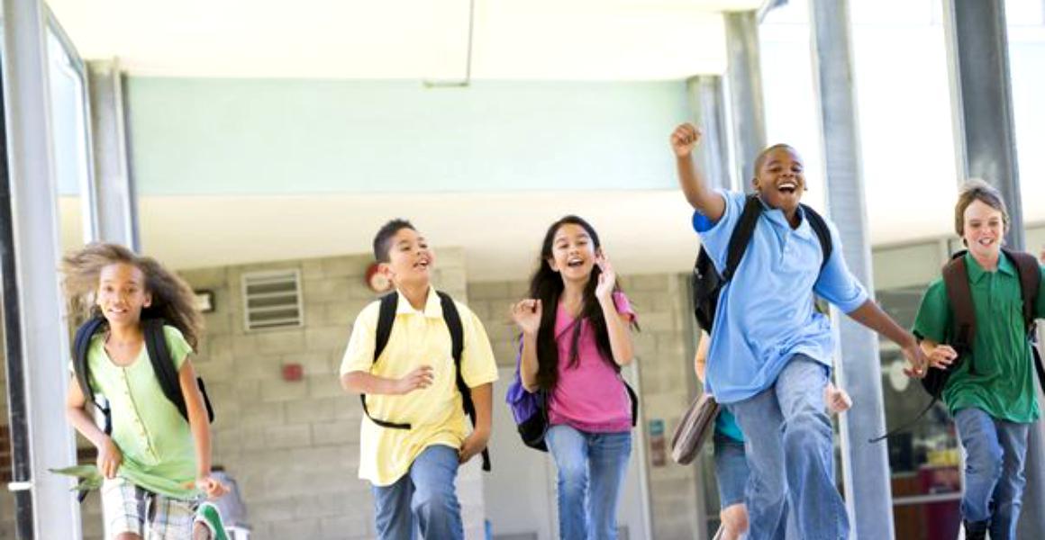 Zile libere pentru elevi! Sute de mii de copii din toată țara au 34 de zile fără școală p&acirc;nă la vară, fără s&acirc;mbete ori duminici