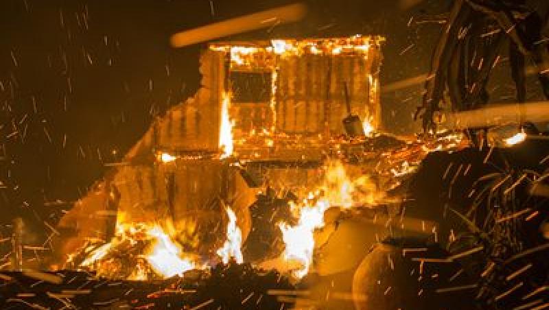 Actorul Gerard Butler a publicat imagini șocante cu locuința sa din California, distrusă în urma incendiilor devastatoare: “Sunt vremuri dureroase”