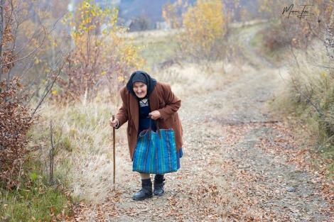 Are 80 de ani, trăiește în Vârful Apusenilor cu 14 lei și merge o zi întreagă pentru a-și cumpăra o pâine! Nu este o poveste, se întâmplă astăzi în România
