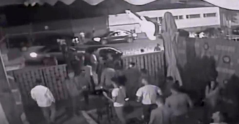 Au apărut imaginile &icirc;n care cei doi baschetbaliști de la Brăila sunt &icirc;njunghiați! Video cu impact emoțional puternic!