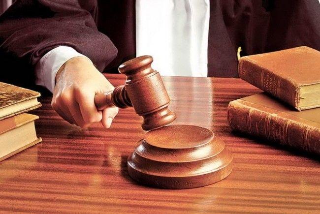 Doar &icirc;n Rom&acirc;nia se poate &icirc;nt&acirc;mpla așa ceva! O fetiță de 9 ani este trimisă &icirc;n judecată de Casa de Asigurări de Sănătate. Ce acuzații i se aduc fetiței