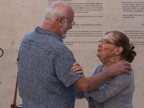O supraviețuitoare a Holocaustului și-a regăsit salvatorii, după 70 de ani, prin Facebook. Au riscat totul și au ascuns-o de naziști