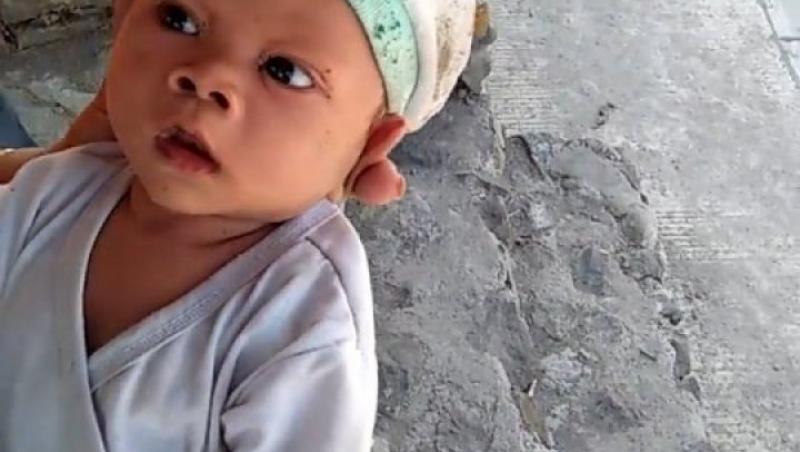 Imagini strigătoare la cer! Un bebeluş de două luni a fost găsit în cimitir, printre morminte