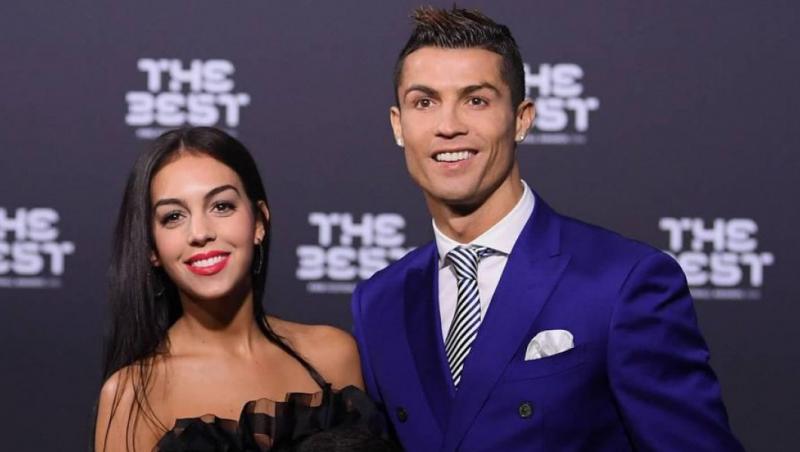 Cristiano Ronaldo a spus adio burlăciei! Fotbalistul și-a cerut iubita de soție cu un impresionant inel. Cum i-au surprins paparazzi pe cei doi