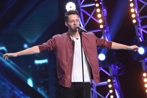 Alexandru Țală a cântat din tot sufletul melodia „Gravity", la „X Factor”! „Are foarte mult farmec”