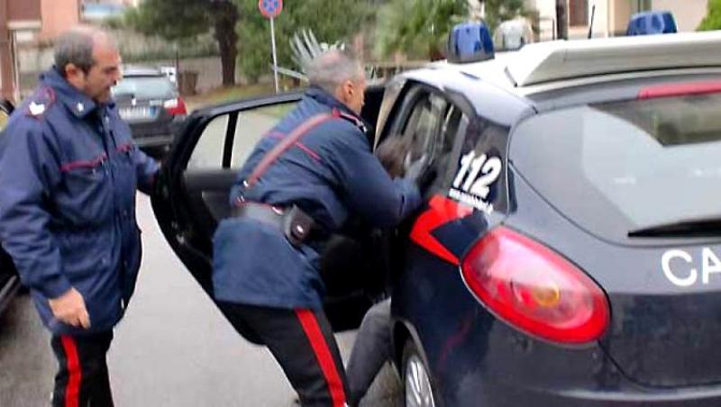 Un român, protagonistul unor scene șocante în Italia! S-a bătut cu patru polițiști și a înjunghiat doi dintre ei cu o șurubeliță - FOTO
