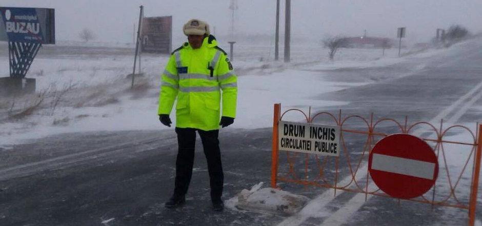 Ninsorile au făcut ravagii! Lista drumurilor  pe care se circulă cu dificultate