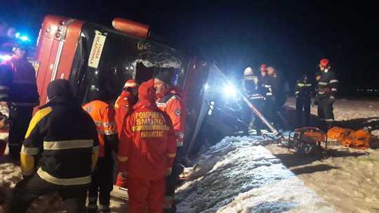 BREAKING NEWS. Accident grav &icirc;n Vrancea. Un autocar s-a răsturnat. A fost activat planul de salvare!