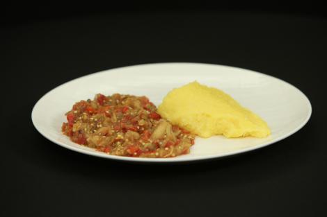 Lutenitsa, un preparat similar cu zacusca, specific bucătăriei bulgăreşti