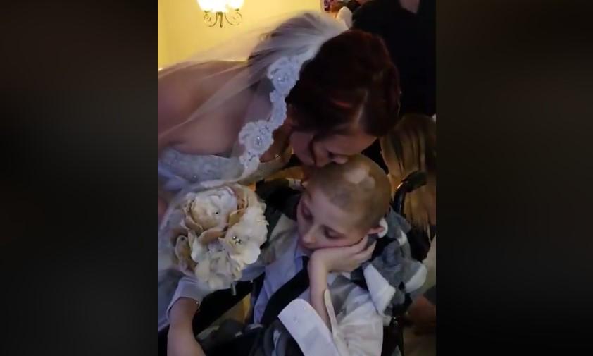 &bdquo;Mami, vreau să te văd fericită &icirc;nainte să mor&rdquo;. Ultima dorința a unui copil de 12 ani a fost să &icirc;și conducă mama la altar