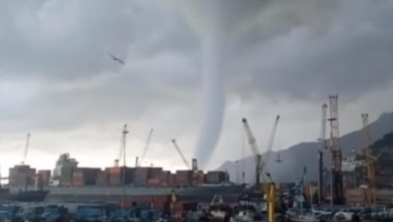 Panică în Italia! Trei tornade au lovit sudul țării. Imagini spectaculoase - VIDEO