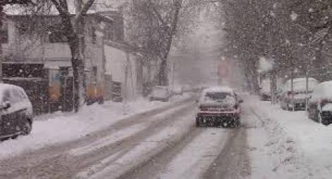 Elevii nu merg la ore din cauza zăpezii! Școlile din Botoșani au rămas goale