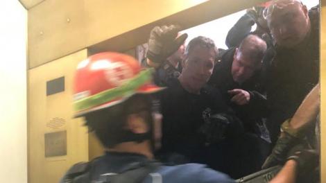 Video: Un tragic accident face ca un lift plin cu oameni să cadă în gol mai multe zeci de etaje ,,Credeam că vom muri"