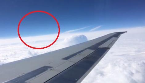 O navă extraterestră a fost filmată cihar în timp ce trecea pe lângă un avion (VIDEO)