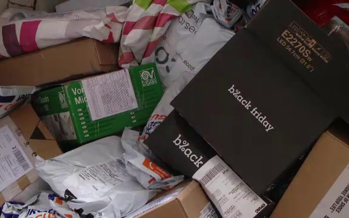 A cumpărat de Black Friday un televizor cu 500 de lei. A avut o surpiză c&acirc;nd a ajuns coletul