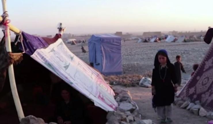 Disperare extremă. Se v&acirc;nd copii &icirc;n rate, pentru m&acirc;ncare! &bdquo;Ca să nu murim cu toţii de foame, am v&acirc;ndut-o pe fiica mea unui bărbat&rdquo;