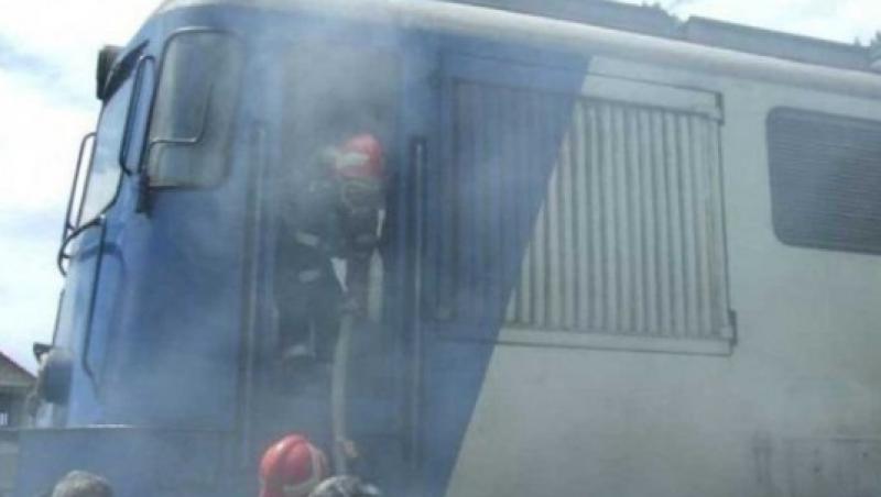 Un vagon al unui tren CFR a luat foc