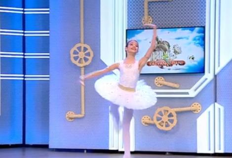 Are grație de înger! Martha Savin a făcut o super demonstrație de balet la „Neatza”. Dani: „Îmi aduce aminte de mine când eram copil"