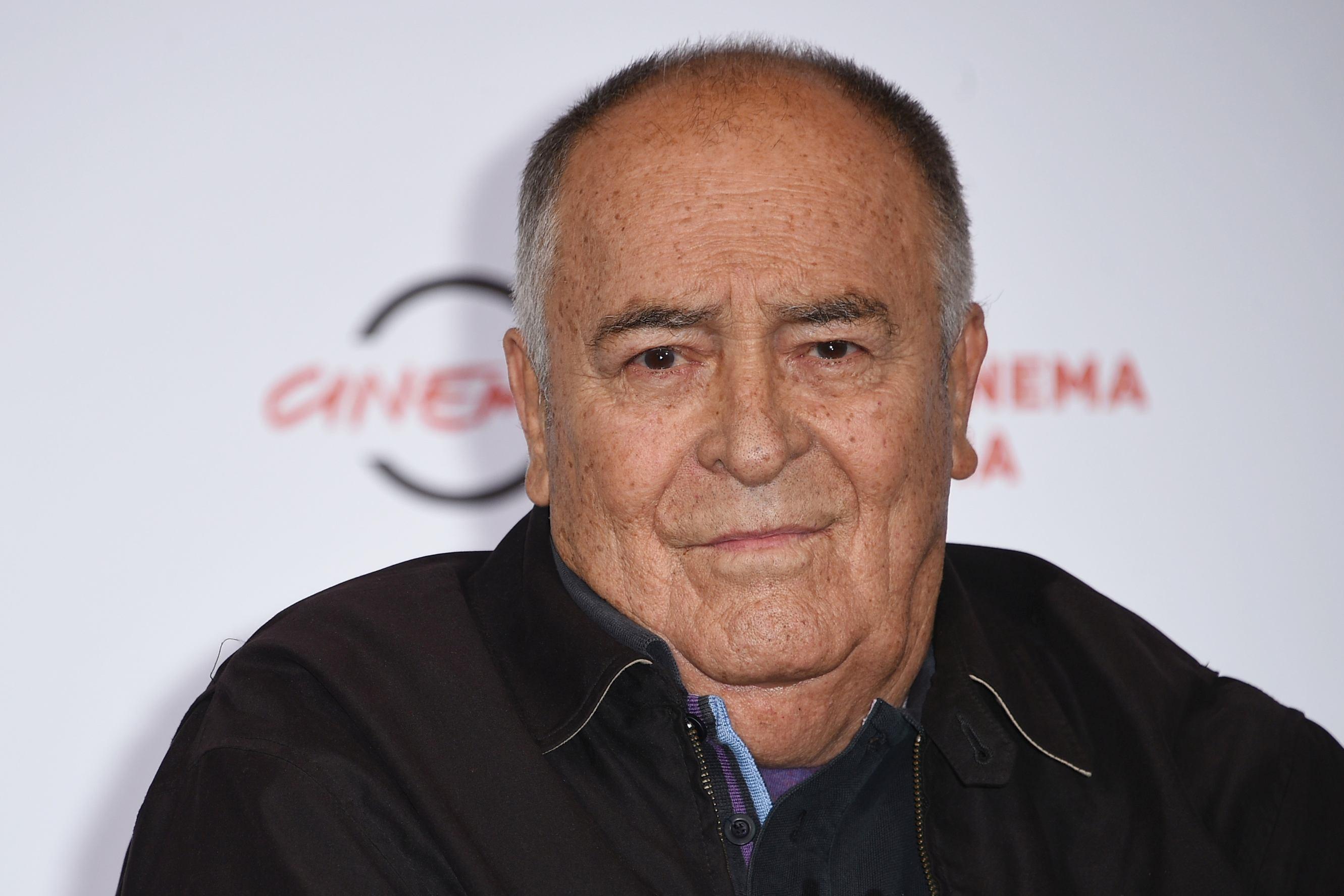 Lumea cinematografiei este &icirc;n doliu! Bernardo Bertolucci, legendarul regizor, geniul din spatele filmului &bdquo;Ultimul &Icirc;mpărat&rdquo;, s-a stins!
