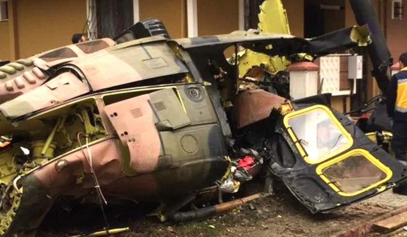 Imagini &icirc;nfiorătoare! Un elicopter militar s-a prăbușit &icirc;ntr-o zonă rezidențială din Istanbul. Echipajele de prim ajutor intervin de urgență | VIDEO