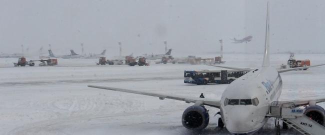 Ninsorile puternice dau peste cap programul zborurilor. Sunt anunțate &icirc;nt&acirc;rzieri!