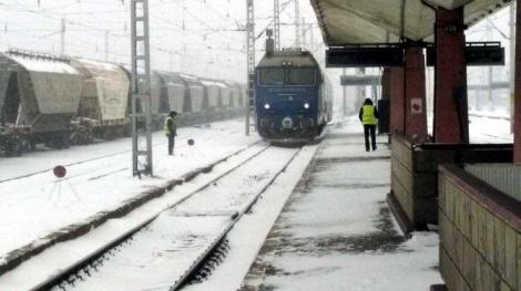 Mersul trenurilor, afectat de vremea rea! Cum se circulă și ce avertizează CFR