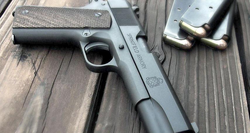 Schimbări drastice! Aproape oricine &icirc;și va putea cumpăra arme periculoase &icirc;n Rom&acirc;nia