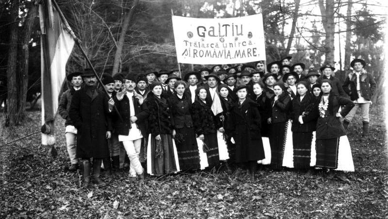 Marea Unire s-a făcut pentru ei! În 1918, românii au venit la Alba Iulia cu mărgele de usturoi la gât. Regina Maria, bolnavă de gripă, a fost la un pas de a rata Unirea