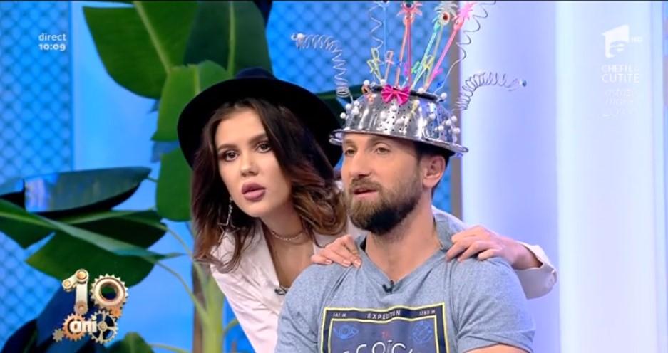 "Școala de Ucenice". Emily Burghelea a inventat mașina de citit g&acirc;nduri. Ce a găsit &icirc;n mintea lui Dani?