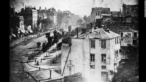 Cea mai veche fotografie cunoscută în care apare o persoană a fost făcută în Paris. Detaliile ASCUNSE din imagine